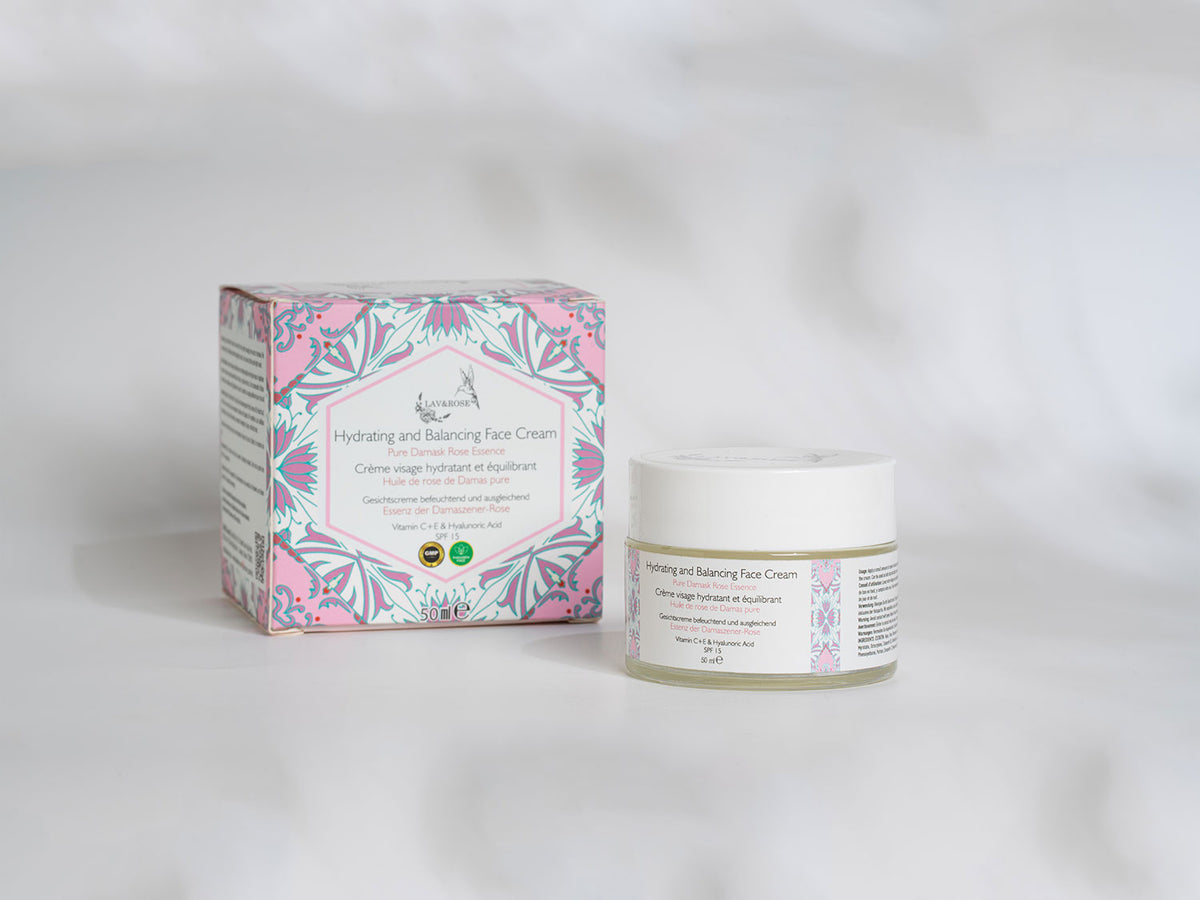 Hydrating and Balancing Face Cream with vitamin C, E, Hyaluronic acid+Spf 15 Pure Damask Rose Essence 50 ml